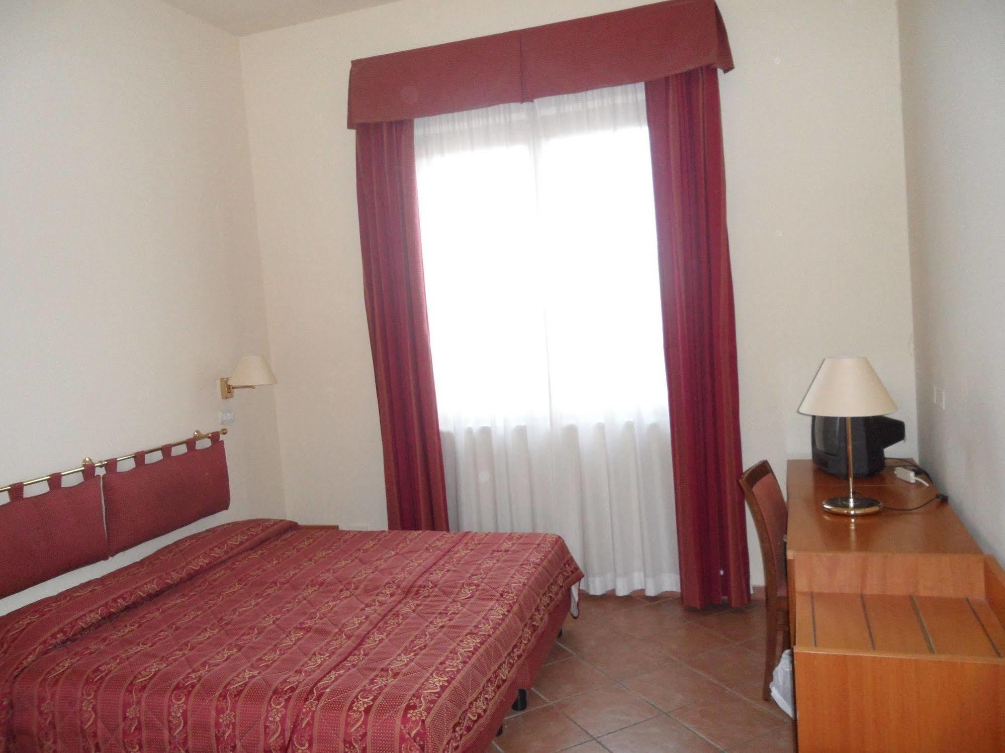 Hotel La Vedetta Ливорно Экстерьер фото